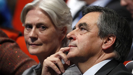 FILE PHOTO: French politician Francois Fillon, member of the conservative Les Republicains political party and his wife Penelope (L) © Charles Platiau