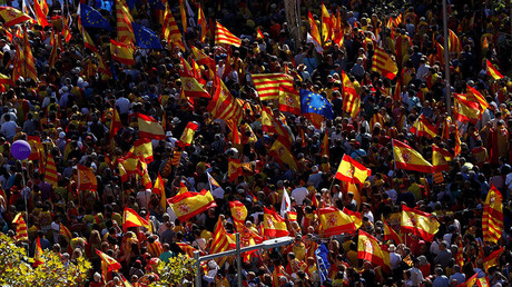 Pro-unity supporters take part in a demonstration in central Barcelona, Spain, October 29, 2017 © Yves Herman