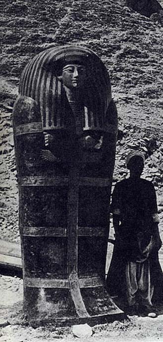 Outer coffin of Yuya’s mummy. Excavation assistant beside 2.75-meter (9 feet) outer coffin, shortly after excavation, circa 1905. (Public Domain)
