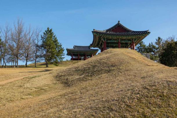 The observatory of Cheonghaejin Castle or the Cheonghae Garrison on Wando Island, where Jang Bogo established his naval powerbase. (SiHo / Adobe Stock)