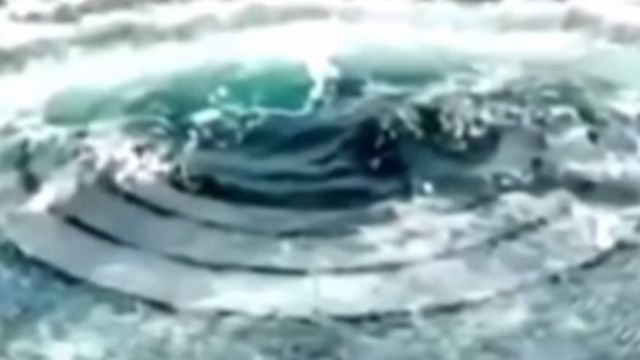 UFOs Disappearing Into The Oceans Remains A Mystery Ufo%2Buso%2Bunderwater%2Bbase