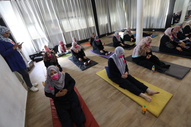 The Positive Energy Club organises a yoga session for cancer patients in Gaza on 1 November 2021 [Mohammed Asad/Middle East Monitor]