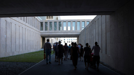 Visitors tour the grounds of the German Federal Intelligence Service (BND) during the government Open Day in Berlin, Germany August 27, 2016. © Stefanie Loos