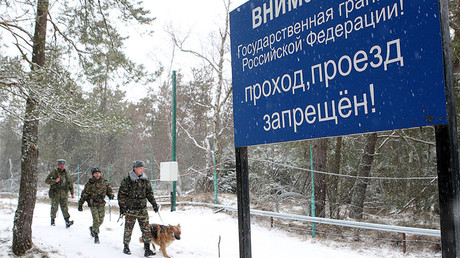 Border guards with dogs patrolling the border with Lithuania in the area of the Curonian Spit. ©
Igor Zarembo