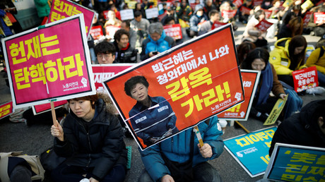People attend a protest against South Korea's President Park Geun-hye in Seoul, South Korea, March 10, 2017. © Kim Hong-Ji 