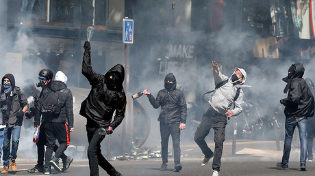 Hooded youths throw bottles during clashes at a demonstration to protest the results of the first round of the presidential election in Paris, France, April 27, 2017. © Gonzalo Fuentes