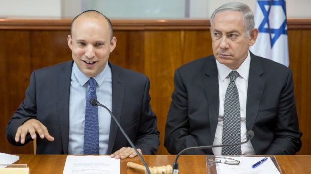Prime Minister Benjamin Netanyahu (R) seen with Education Minister Naftali Bennett at the weekly cabinet meeting in Jerusalem on August 30, 2016. (Emil Salman/POOL)