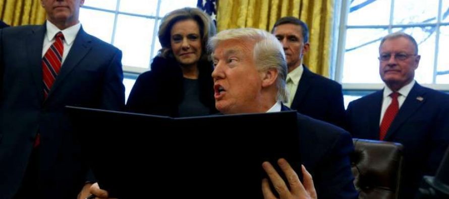 WH Tries to Block Public Disclosure of Large Number of Lobbyists, Industry Lawyers Hired by Trump
