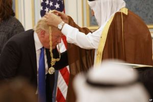Trump receives medal from Salman_Saudi Arabia_May 2017
