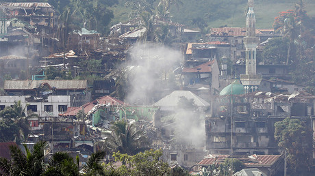 Smoke is seen while Philippines army troops continue their assault against insurgents from the Maute group in Marawi City, Philippines June 28, 2017. © Jorge Silva