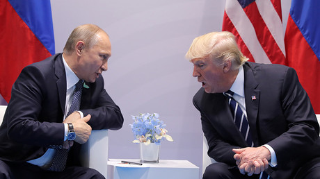 US President Donald Trump speaks with Russian President Vladimir Putin © Carlos Barria