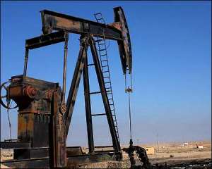 Oil pump near al-Hawl, currently in YPG / SDF controlled area of Raqqa province. (archives)