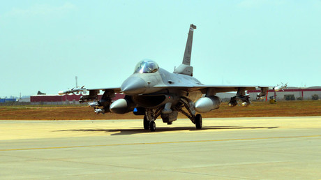 A US Air Force F-16 Fighting Falcon © Senior Airman Michael Battles