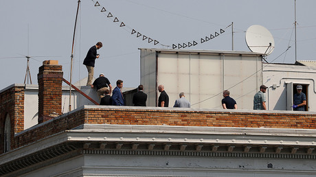 People are seen on the rooftop at the Consulate General of Russia in San Francisco, California, U.S., September 2, 2017 © Stephen Lam