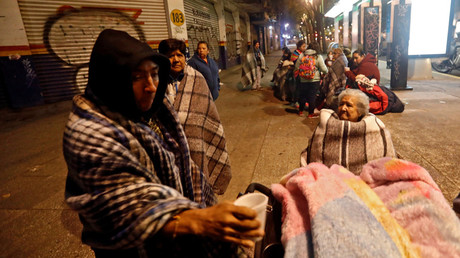 People gather on a street after an earthquake hit Mexico City, Mexico, September 8, 2017. © Edgard Garrido