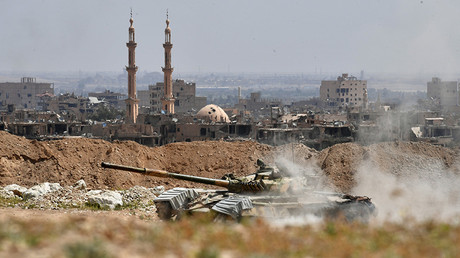 A T-72 tank of the Syrian Republican Guard at the frontline on the outskirts of Deir ez-Zor.
© Mikhail Voskresenskiy