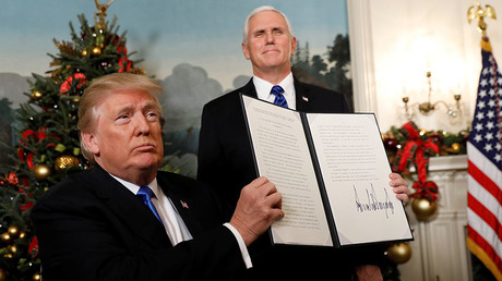 US President Donald Trump holds up the proclamation that the United States recognizes Jerusalem as the capital of Israel, December 6, 2017 © Kevin Lamarque