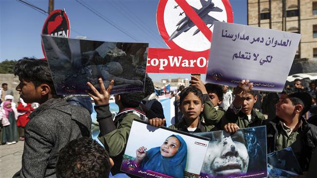 Yemeni children protest against the Saudi-led bombing campaign on their country in front of UN offices in the capital, Sana’a, on November 20, 2017. (Photo by AFP)