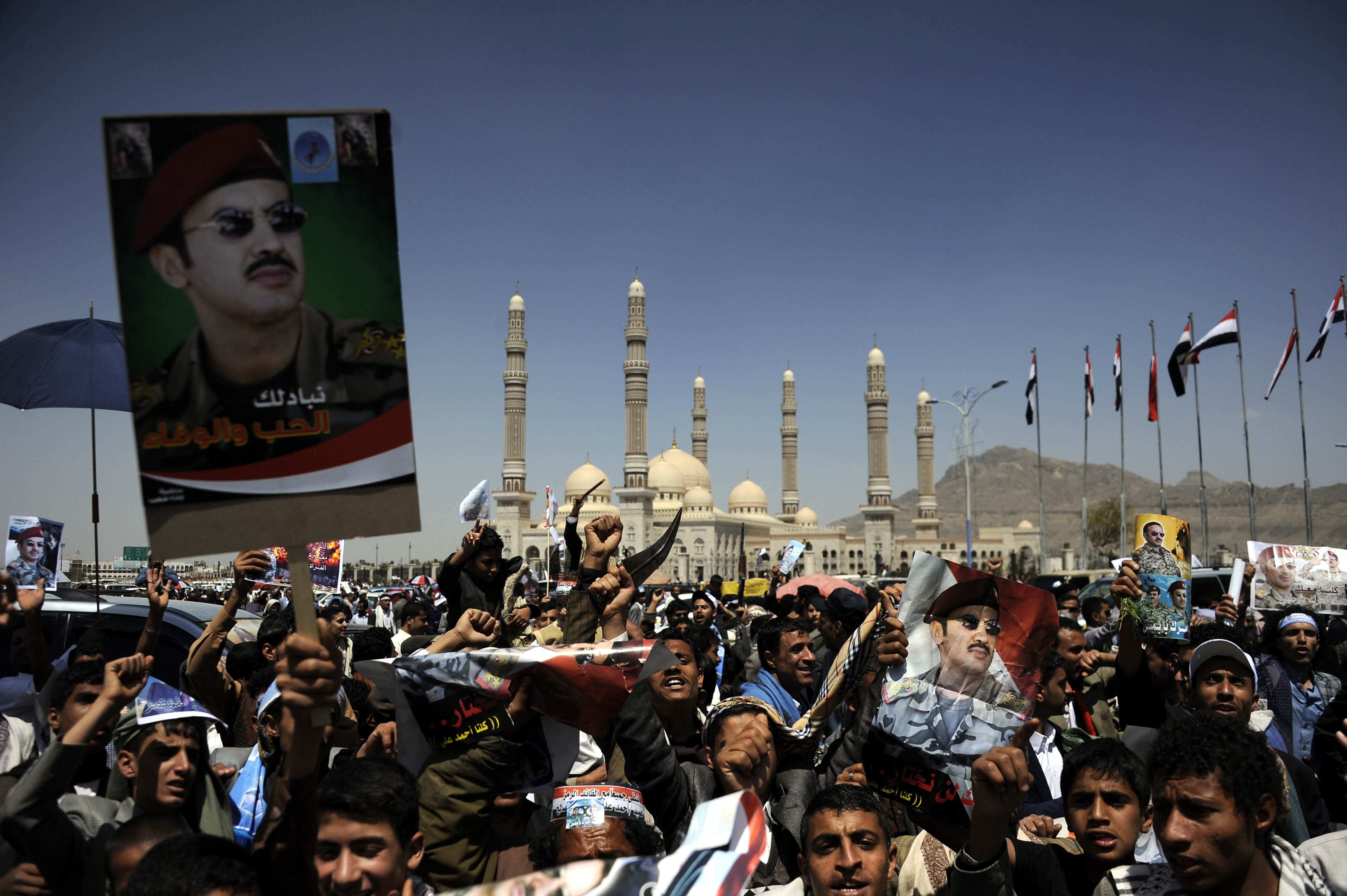 Yemenis who support former Yemeni President Ali Abdullah Saleh's son, Ahmed Ali Saleh, protest at Sebin square in Sanaa, Yemen. March 13, 2015. (Mohammed Hamoud/ Anadolu)