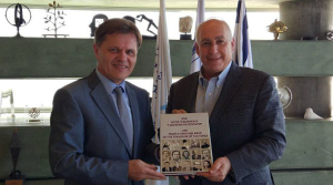Vladimir Skvortsov and Nehemia Peres. Photo courtesy of the Embassy of Belarus in Israel