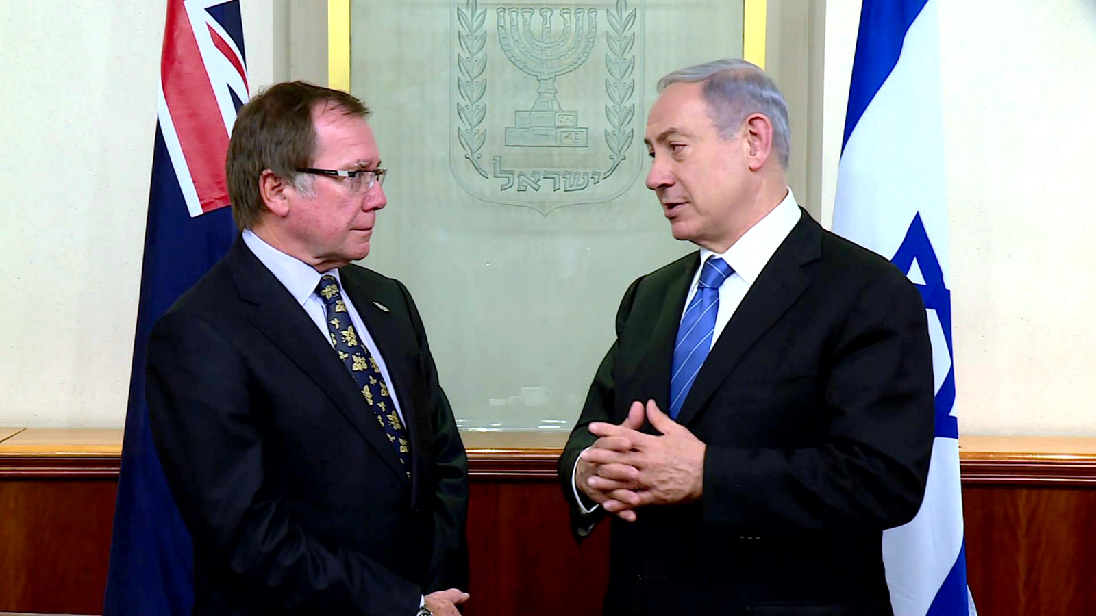 Prime Minister Benjamin Netanyahu speaks wit New Zealand's then-Foreign Minister Murray McCully in Jerusalem, June 3, 2015. 