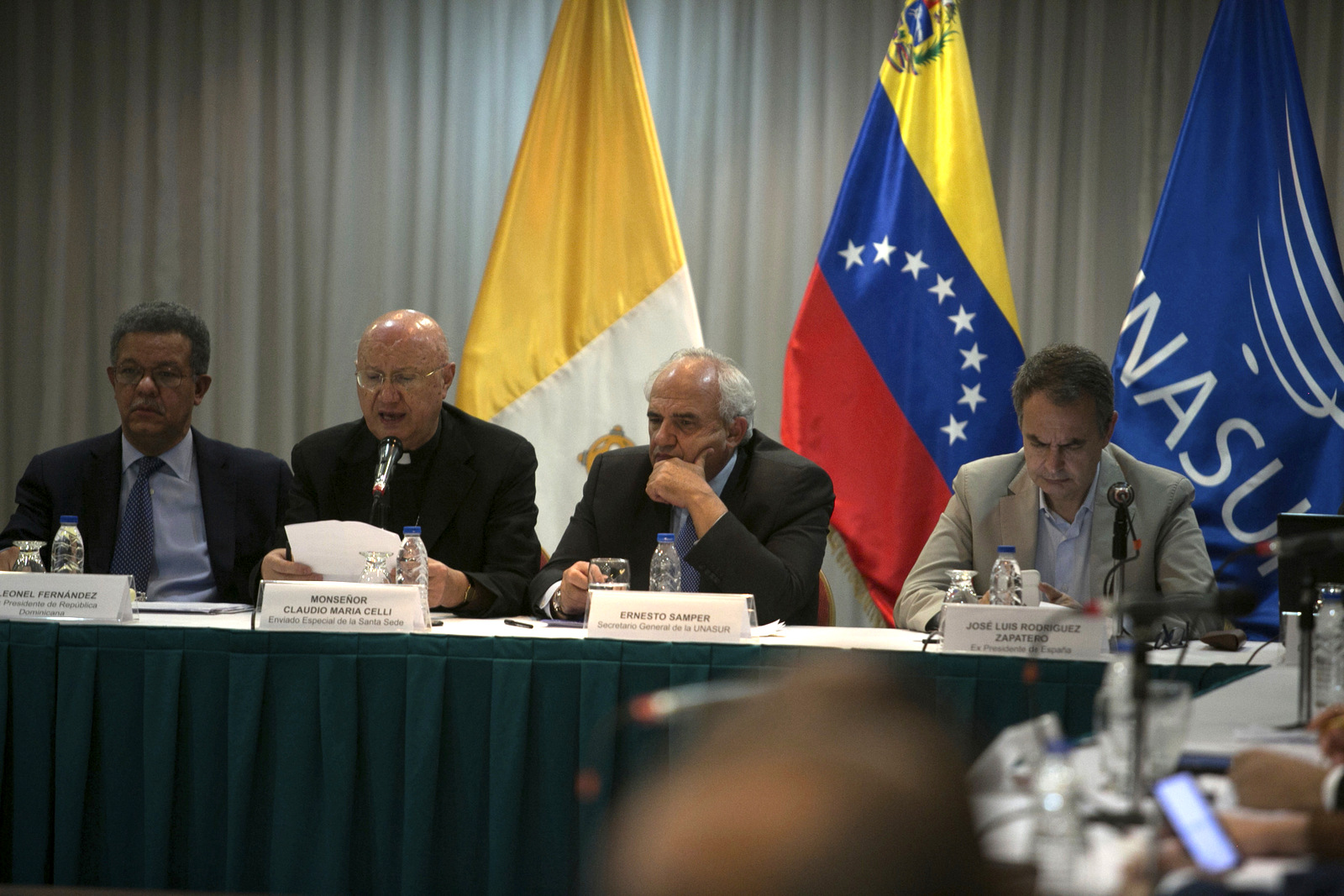 International mediators, from left to right, Dominican Republic's former President Leonel Fernandez, Vatican envoy Archbishop Claudio Maria Celli, Colombian former President Ernesto Samper, and Spain's former Prime Minister Jose Luis Rodriguez Zapatero, sit at the dialogue table between Venezuela's government and its opposition, in Caracas, Venezuela, Nov, 11 , 2016. (AP/Alejandro Cegarra)