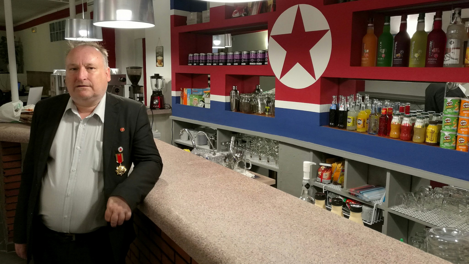 Dermot Hudson, Official Delegate of the KFA to UK at the Pyongyang Cafe in Tarragona, Spain. (Photo: Anglo-Peoples Korea/Songun)