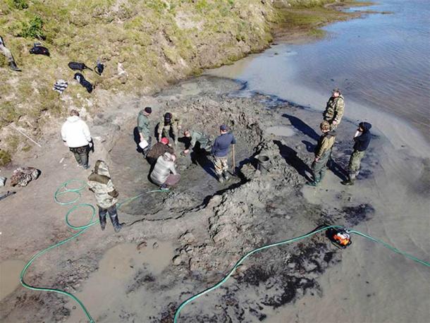 Researchers at the sight where the Siberian mammoth remains were discovered. (Image: Artem Cheremisov / Siberian Times)
