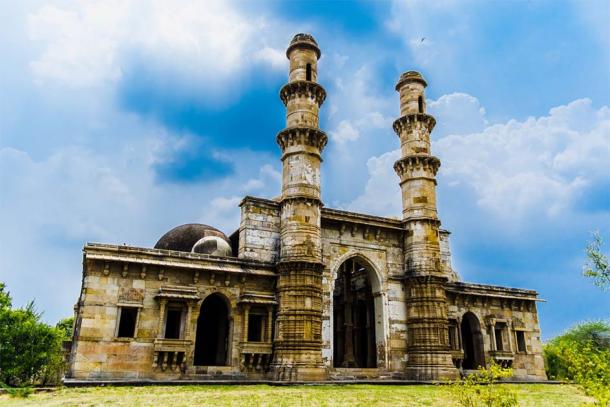 Kevda Masjid a mosque, part of the Champaner-Pavagadh Archaeological Park, a UNESCO World Heritage Site. (abhishek / Adobe Stock)