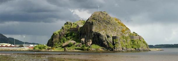 Dumbarton Castle has been the site of several struggles over the ages, due to its strategic location on the River Clyde. (Eddie Mackinnon / CC BY-2.0)