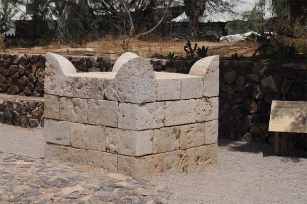 The rare horned altar found at Tel Be’er Sheva, the first ever unearthed in Israel (CC BY-NC-ND 2.0)