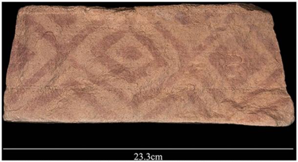 Geometric painted pattern found on a block that formed part of the platform of a mustatil. (Groucutt et al. / The Holocene)