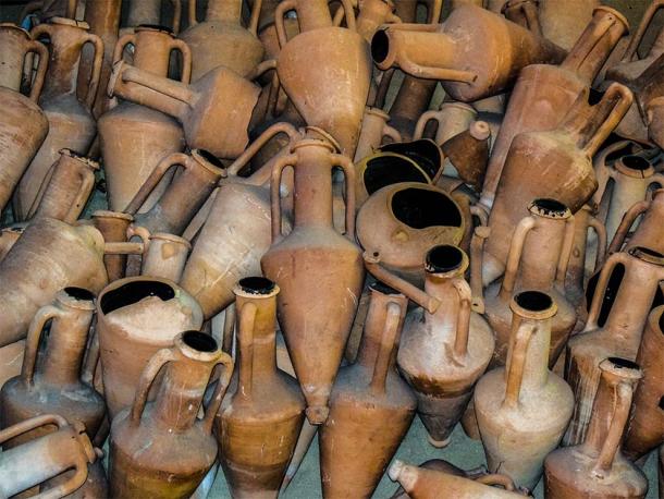 Amphorae are often found in shipwrecks from the ancient world. (Public Domain)
