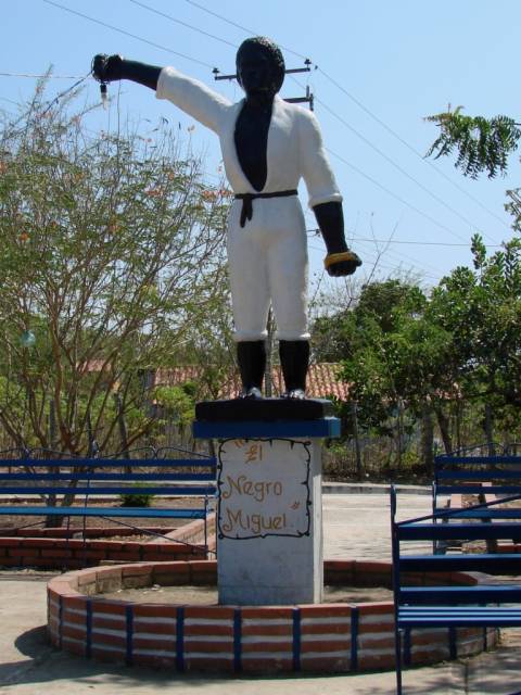 Statue at Plaza Negro Miguel, El Cuadrado, Barquisimeto, Venezuela. (Simonplanas-lara)