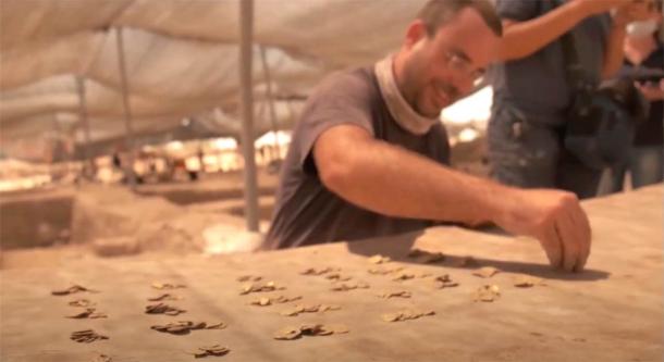 The discovery of 425 24-carat gold coins in Israel was made during an archaeological dig in Yavne as part of a summer holiday youth program. (Israel Antiquities Authority)