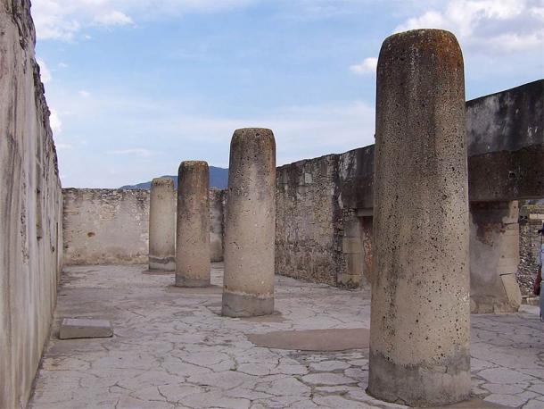 ‘Grupo de las Columnas’ or ‘Columns Group,’ one of the five main groups of structures at Mitla. These columns are identical in every way to the “actual” Column of Death! (Alberto Talavera Ortiz / CC BY-SA 3.0)