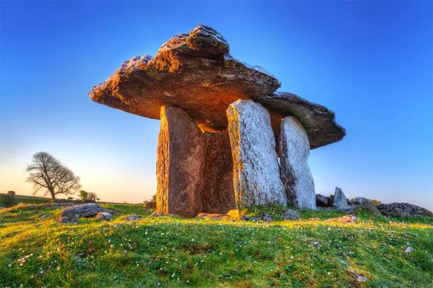 Poulnabrone portal tomb in Burren at sunrise, Ireland (Patryk Kosmider / Adobe Stock)