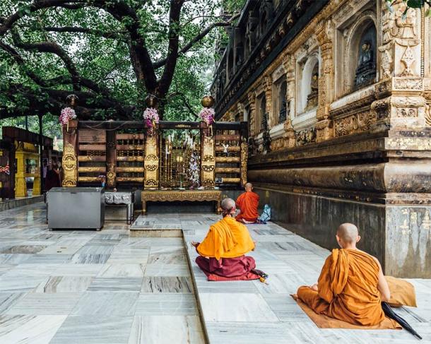 Indian Buddhist monk in meditation near the Bodhi Tree and Diamond Throne (artitwpd / Adobe Stock)