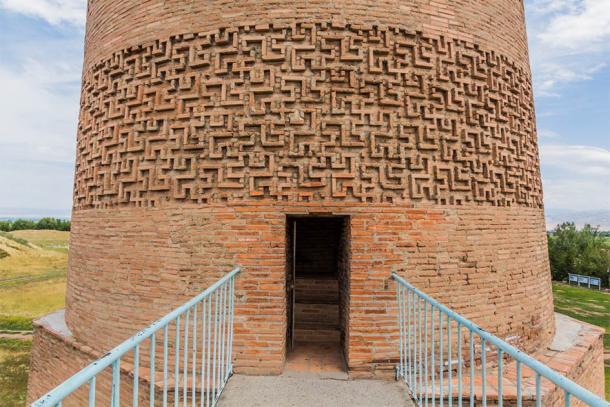 Detail of the incredible and ancient brickwork of Burana Tower (Matyas Rehak / Adobe Stock)
