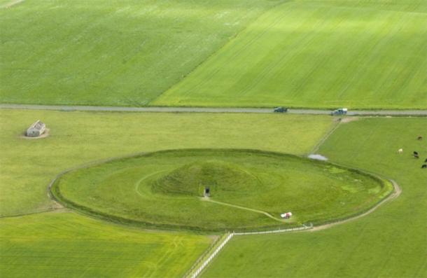 Maeshowe from the air. (Scotswiki)