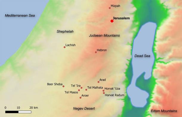 This map shows the ancient location of Arad in Bible-era Israel, along with the main towns in Judah and sites in the Beer Sheba valley ca. 600 BC. (© 2020 Shaus et al. PLoS ONE / CC BY 4.0)