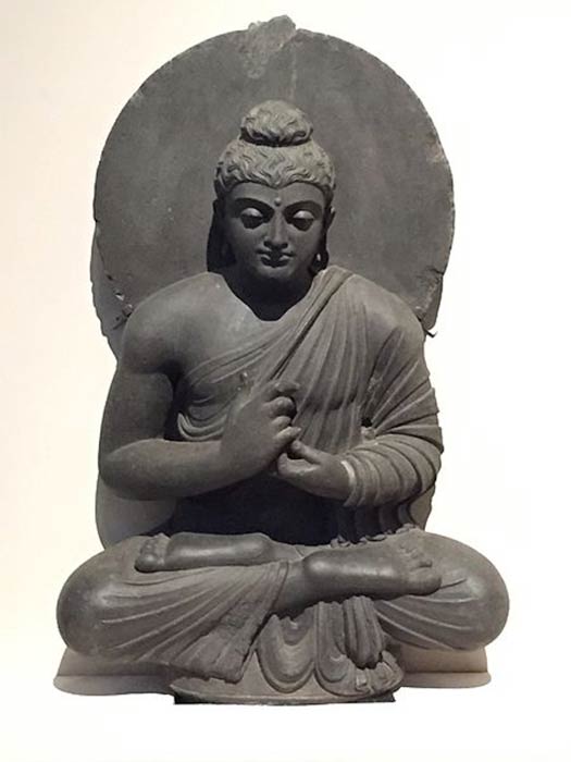 Sculpture of Buddha preaching (c second century), Indian Museum, Kolkata. (Jacklee/ CC BY-SA 4.0)