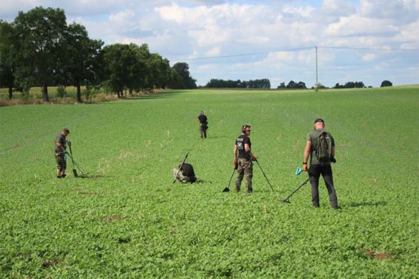 During the event, organized by the Museum of the Battle of Grunwald and now in it’s seventh year, about 70 volunteer metal detectorists conducted a huge sweep of the battlefield. Due to their high density, and organization working in rows, they made a series of important discoveries. (Muzeum Bitwy pod Grunwaldem)