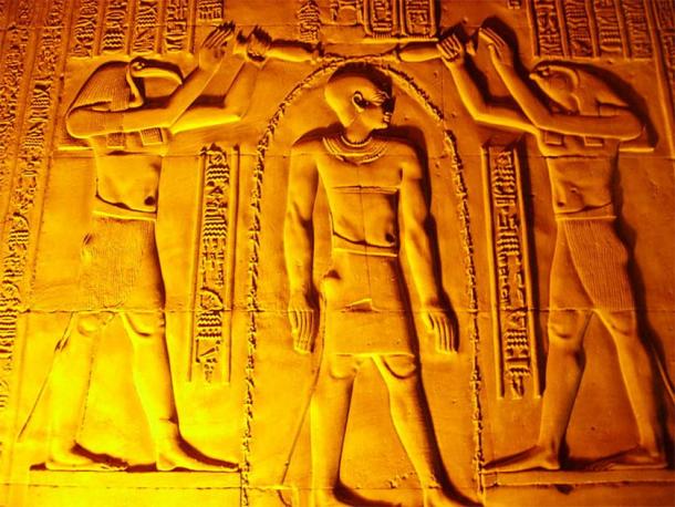 The gods Thoth and Horus pour life giving waters over the head of Pharaoh Ptolemy VI to purify him before he takes the throne of Egypt; in a scene from the Kom Ombo Temple, southern Egypt. This is similar to the purifying ablutions that Jews perform before Rosh Hashanah. (CC BY-SA 3.0)