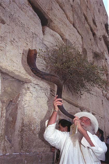 Blowing the shofar at Jerusalem’s Western Wall during the eve of Rosh Hashanah. (Government Press Office (Israel / CC BY-SA 3.0)