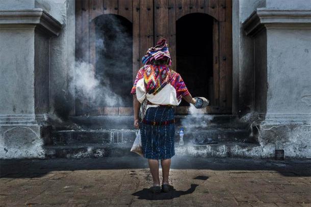 Maya woman performing a ritual in front of the Santo Tomás church in the town of Chichicastenango, in Guatemala. (PeekCC /Adobe Stock) By some estimates, there is a population of about 15 million Maya people today.