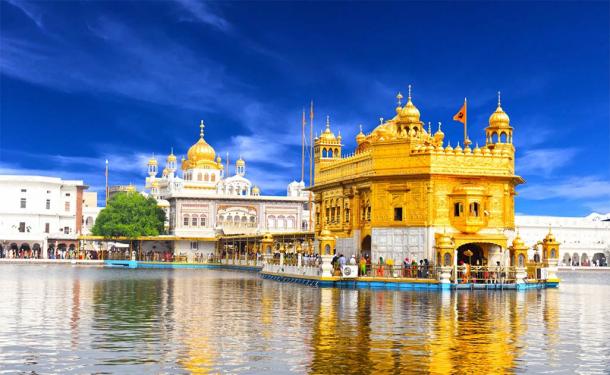 Beautiful view of Golden Temple shri darbar sahib in Amritsar, Punjab (Singh_Ramana / Adobe Stock)