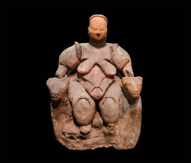 The Grimaldi Goddess clay figurine, unearthed at the Neolithic settlement of Çatal Hüyük in Turkey, dates back to about 6000 BC and depicts a seated woman of Çatalhöyük. The author argues that the two massive dog-like beasts sitting by her side could hide secrets related to the role of women in dog domestication. It is housed at the Museum of Anatolian Civilizations in Ankara, Turkey. (Nevit Dilmen / CC BY-SA 3.0)