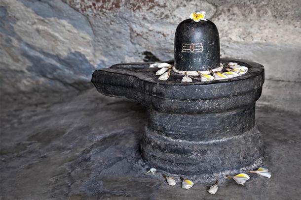Example of a Shiva lingam (saiko3p / Adobe Stock)