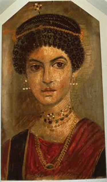Two examples of Fayum mummy portraits showing the same kind of earring as the earring found at Deultum in Bulgaria. (Left: Public Domain; Right: Public Domain)